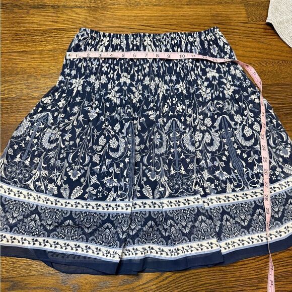 Max Studio Navy Blue Floral Skirt Size XS - Picture 1 of 4